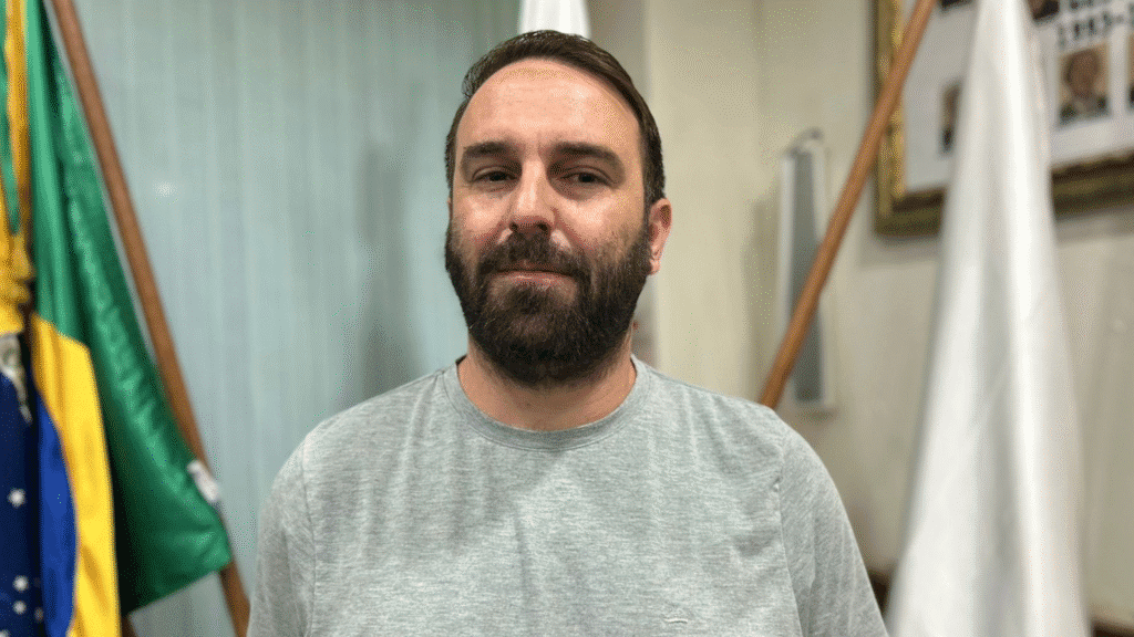 Flor da Serra do Sul discute projeto de cargos e salários para servidores públicos 2 Vereador Douglas Horst destaca avanço histórico e reforça importância da participação dos servidores na análise do projeto