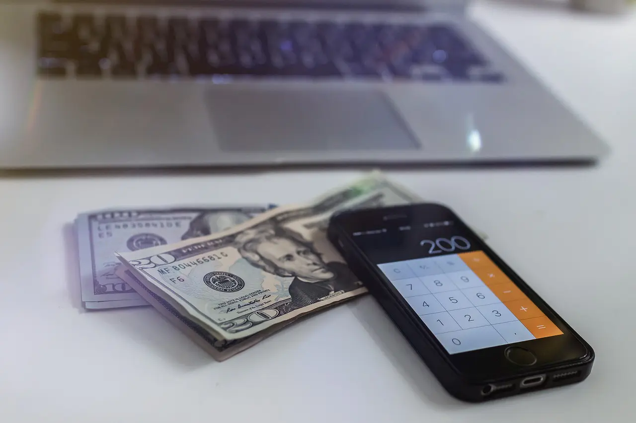 money 2212965 1280