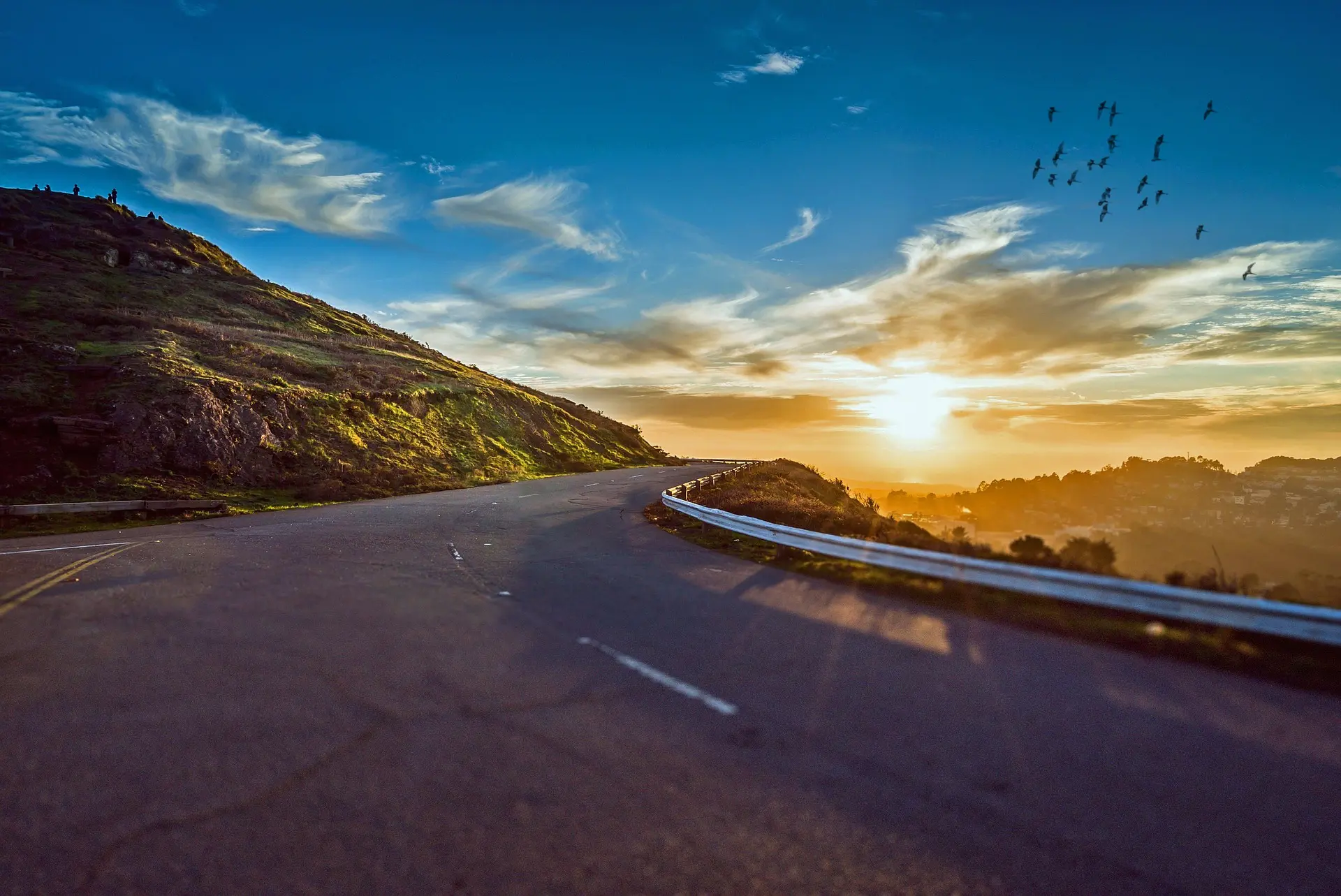 winding road 1556177 1920