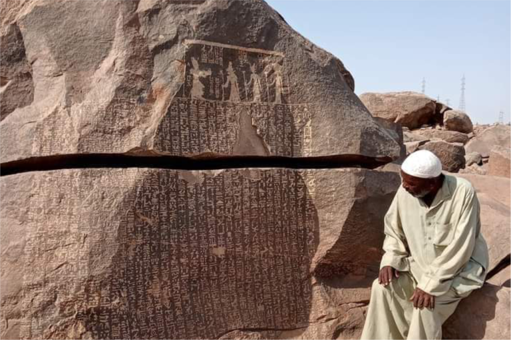 pedra inscricoes cuneiformes 1