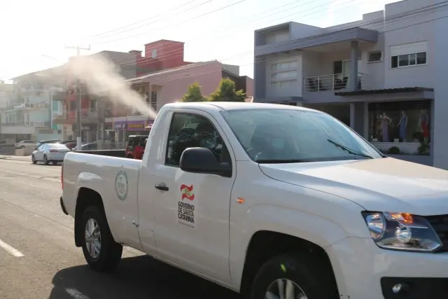 Carro fazendo pulverização em Dionísio Cerqueira
