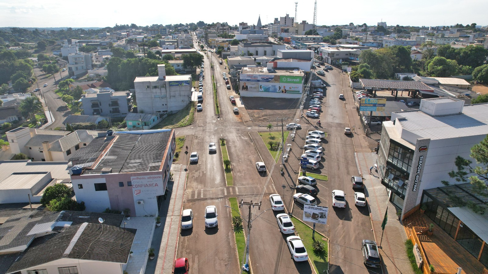 As obras de revitalização de nove ruas no centro da cidade, com melhorias diversas, como recapeamento asfáltico, drenagem e instalação de calçadas padronizadas.