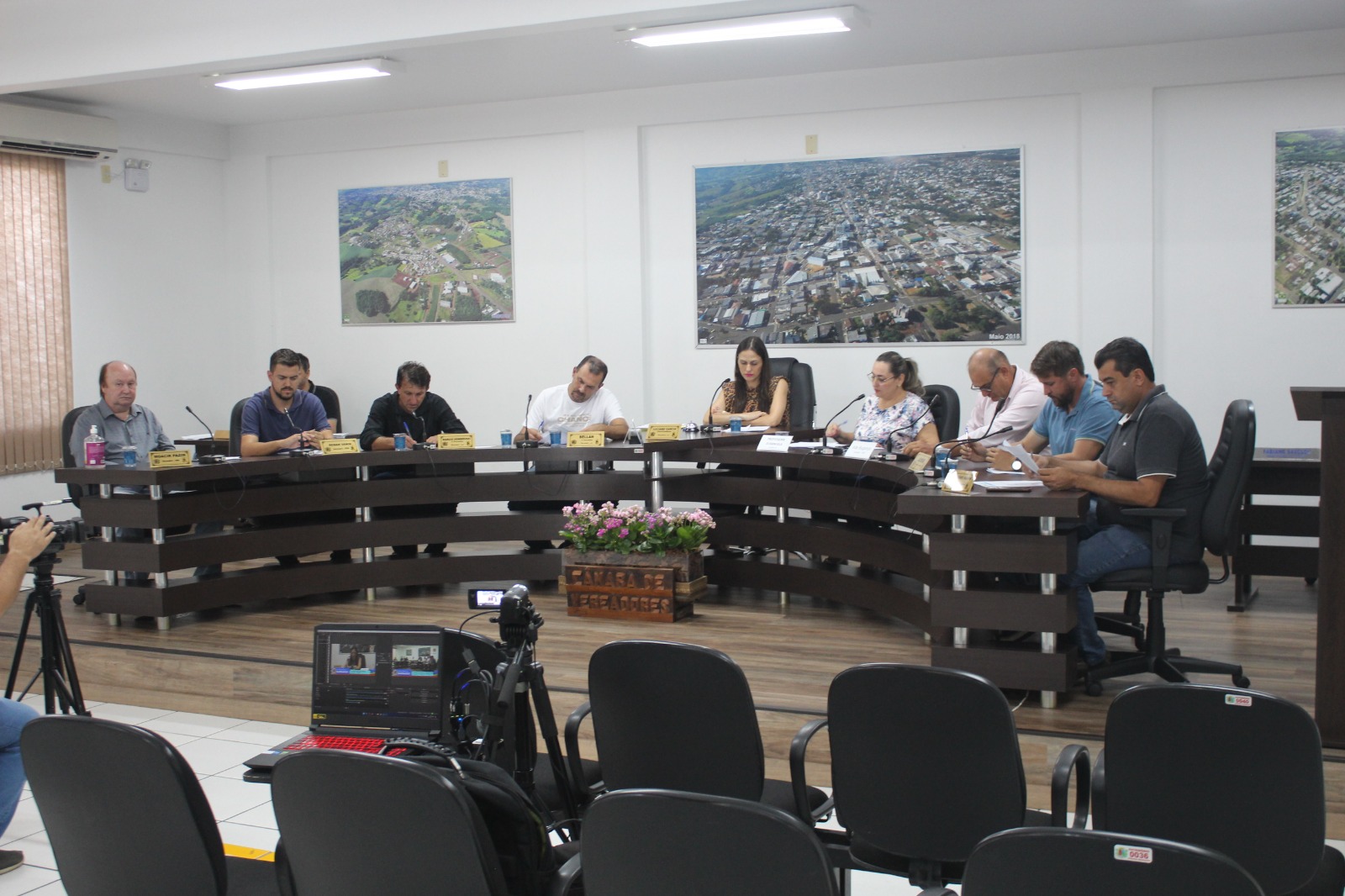 Na última sessão ordinária da Câmara de Vereadores de Barracão, realizada em 26 de março, os vereadores aprovaram projetos de leis e 10 indicações, que são pedidos dos vereadores.