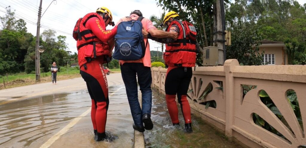 Corpo de Bombeiros Militar atende 150 chamados em 67 municípios relacionados às chuvas
