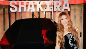Shakira anuncia turnê Mundial após show no Coachella