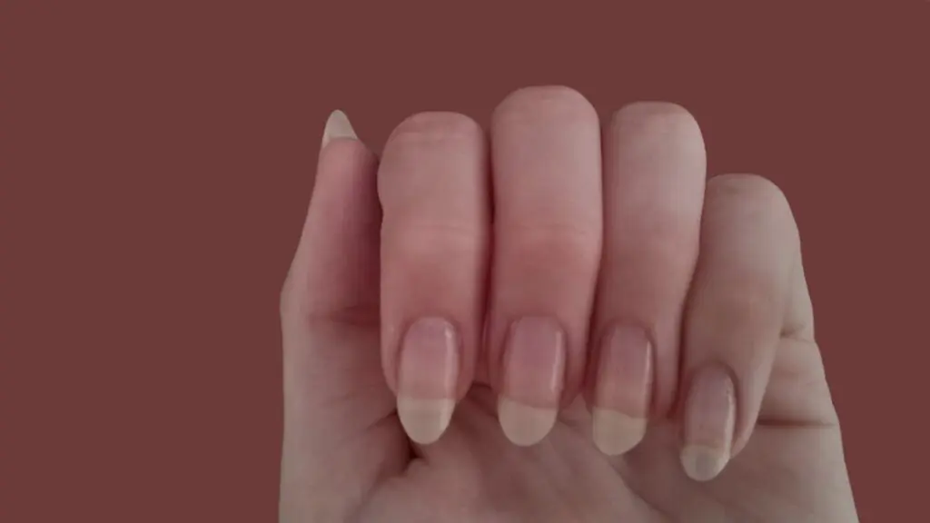 imagem de unhas grandes e bem cuidadas
