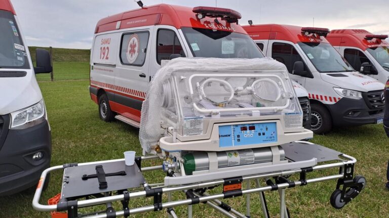 Dionísio Cerqueira recebe nova ambulância e incubadora para o SAMU