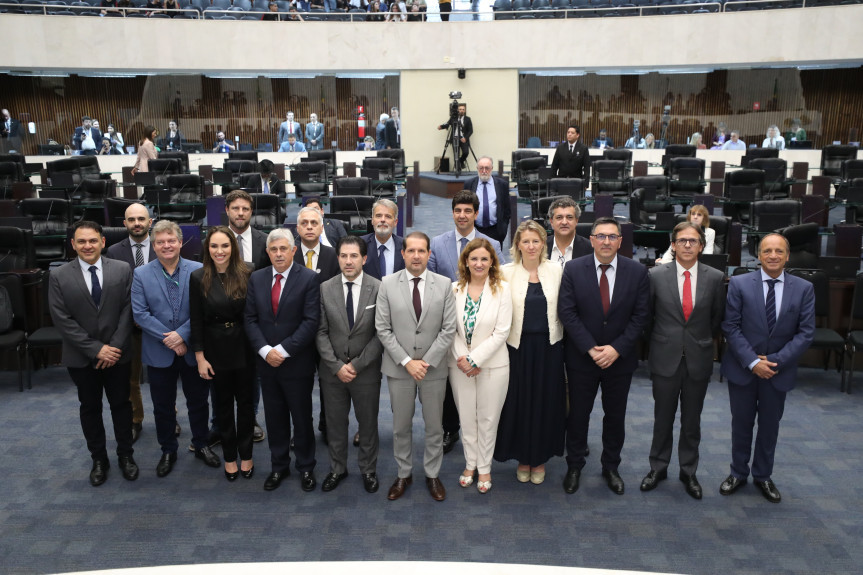 A Assembleia Legislativa do Paraná recebeu na tarde desta terça-feira (16) a visita de uma comitiva de prefeitos e lideranças de Portugal, que representam as cidades da Comunidade Intermunicipal do Cávado (CIM), localizada no Norte do país.