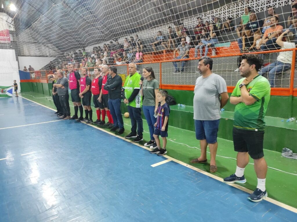 Um grande evento marcou a abertura do Campeonato Municipal de Futsal do município de Barracão, no último sábado, dia 13 de abril, no Ginásio de Esporte Bragamatte.