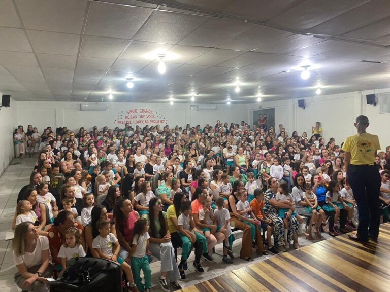 CEMEG de Cedro celebra Dia das Mães com apresentações emocionantes