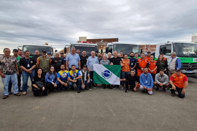 Com apoio de 11 caminhões-pipa, técnicos do IAT vão atuar por 10 dias no Rio Grande do Sul