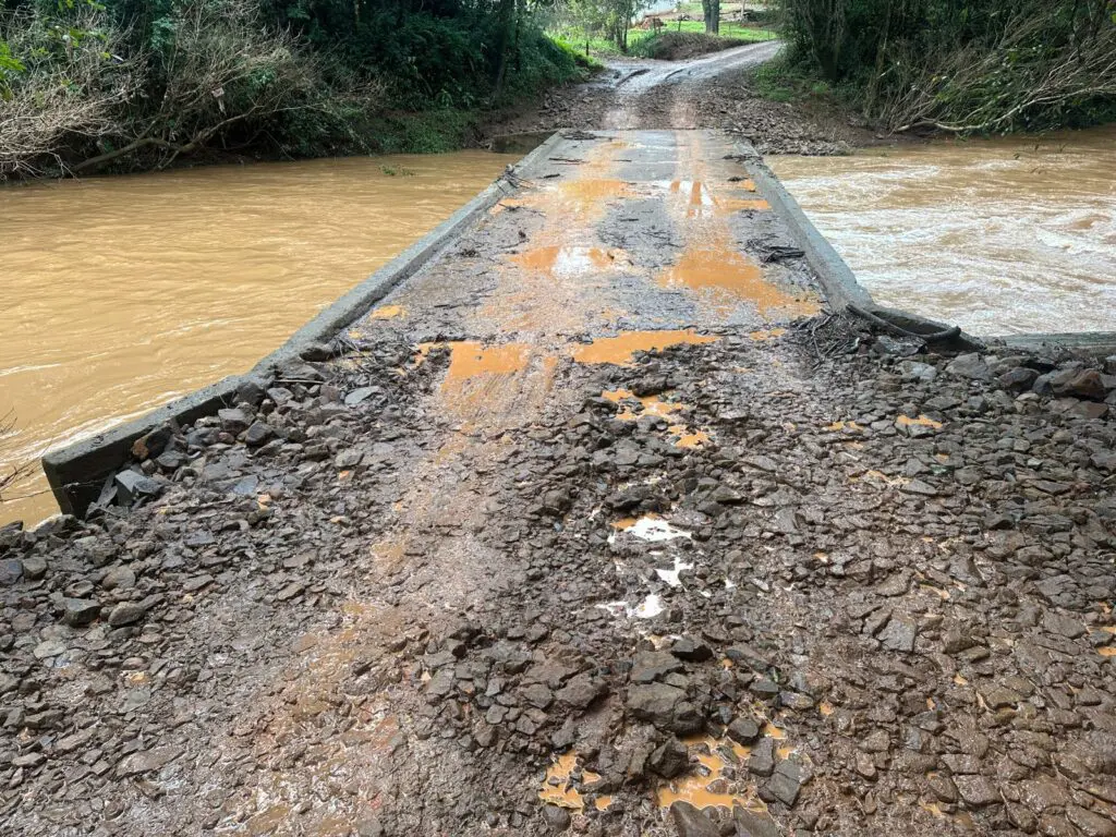 Secretaria de Transportes e Obras intensifica recuperação de estradas danificadas pelas chuvas 2 recuperacao das estradas
