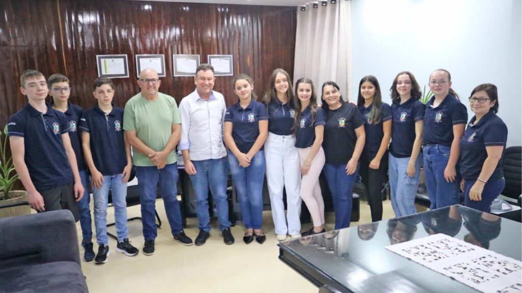 Vereadores mirins de SJCedro visitam a prefeitura municipal