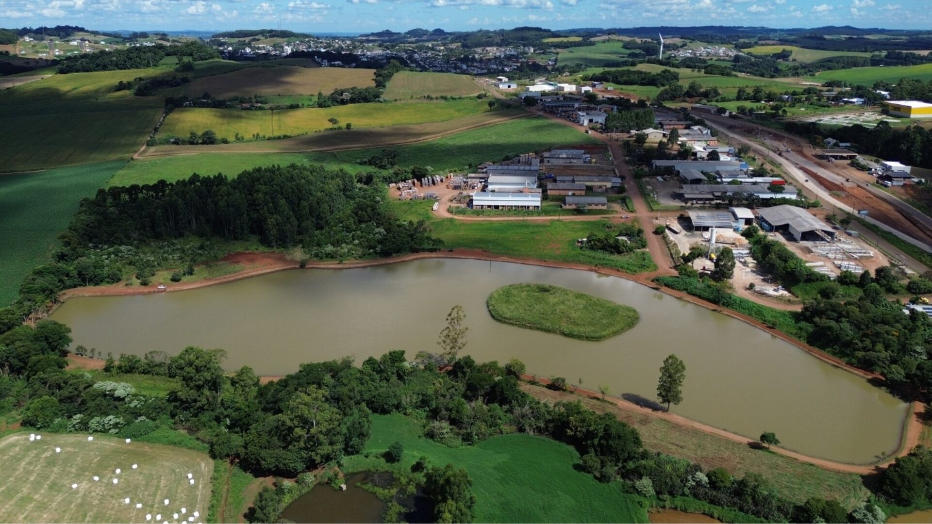 Lago Municipal de São José do Cedro terá calçada e ciclovia