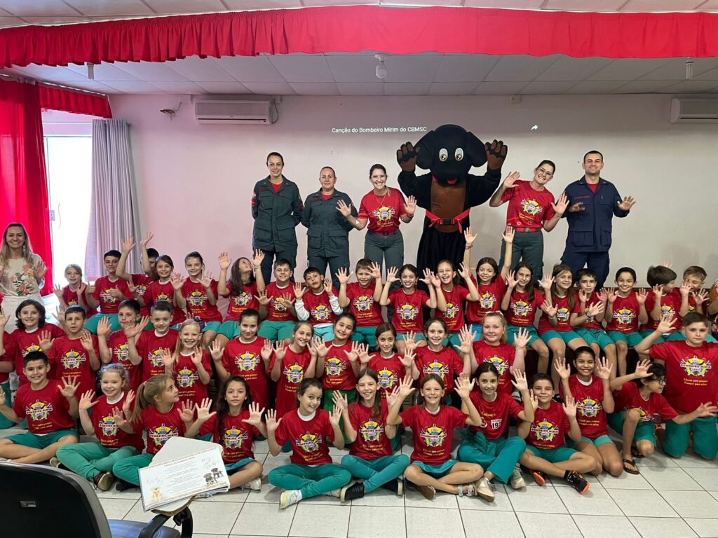 SJCedro lança curso de bombeiros mirins para educar jovens em segurança