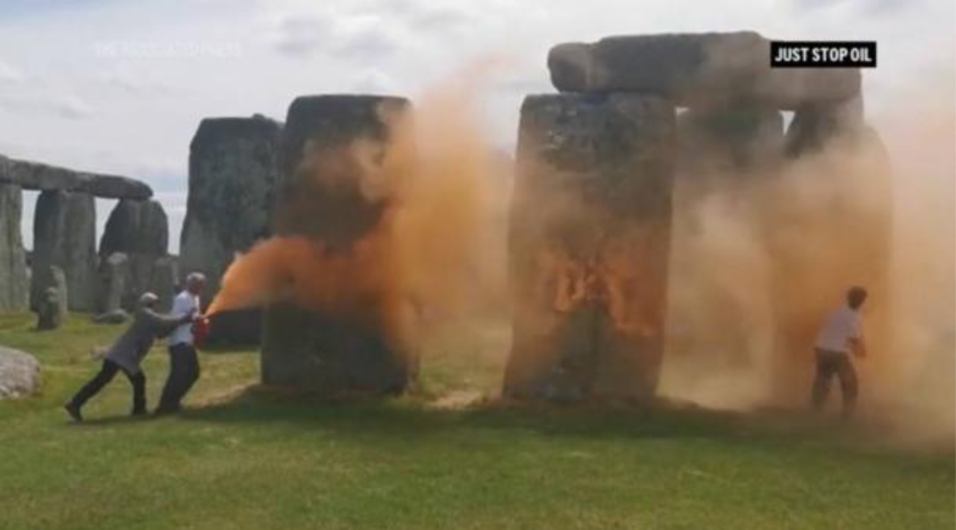 Manifestantes da Just Stop Oil vandalizam Stonehenge e geram revolta