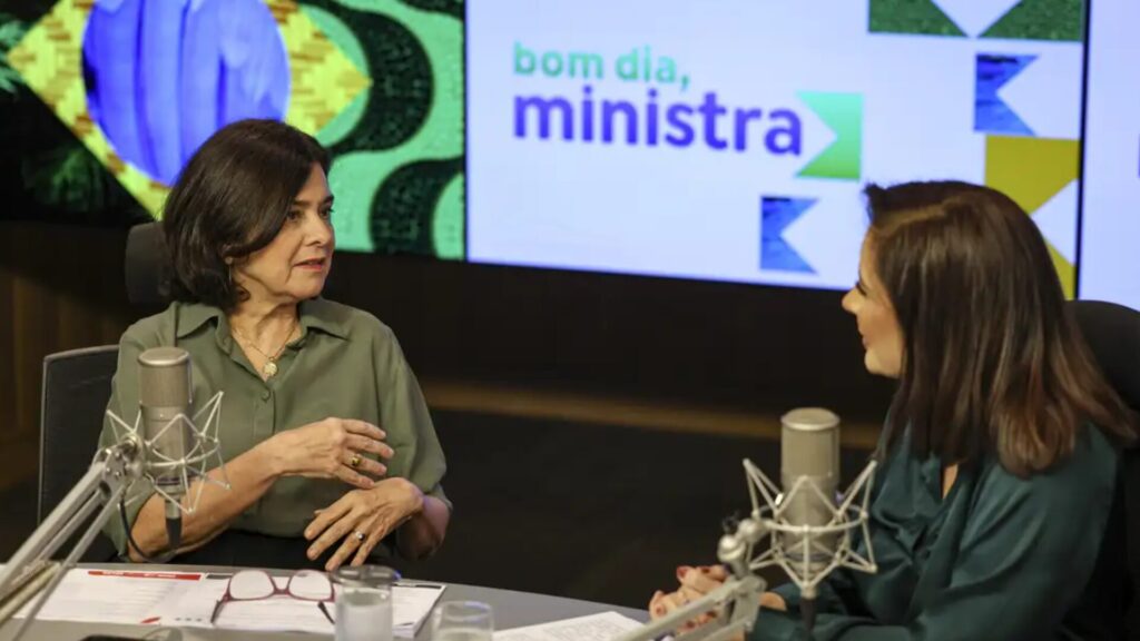 Ministra da Saúde comemora dados da imunização infantil