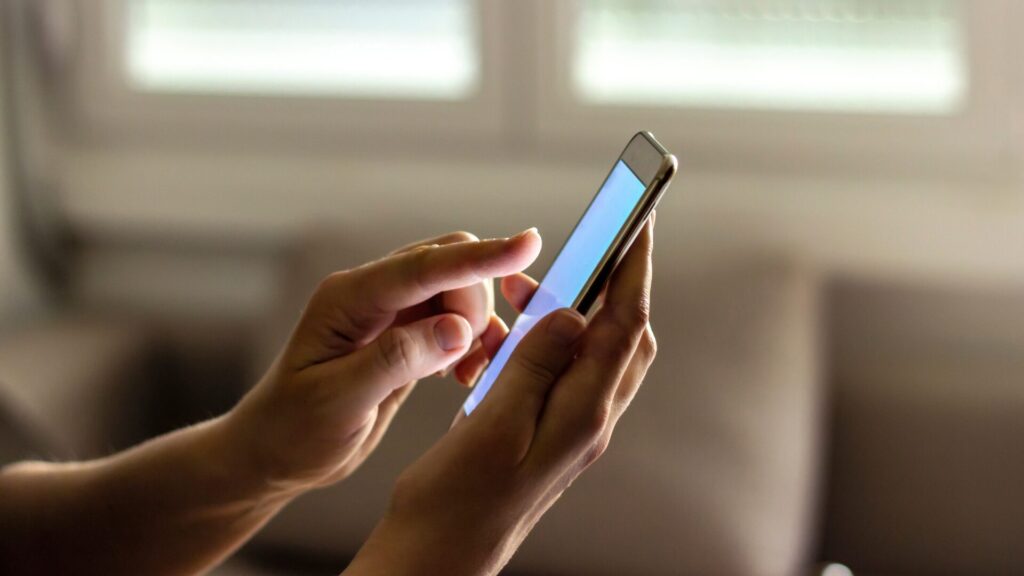 Dois celulares são roubados ou furtados por minuto no Brasil