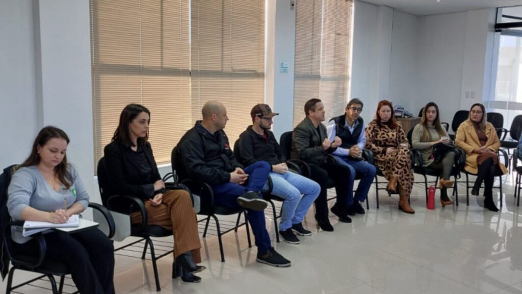 Associação comercial promove reunião com autoridades policiais e prefeitos