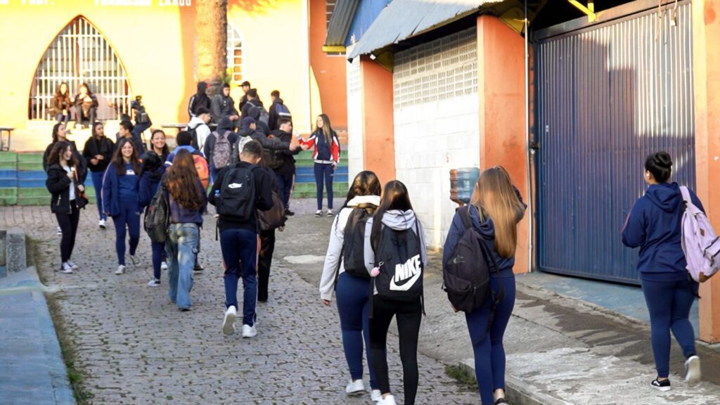 Inteligência Artificial e vacinação estão entre novidades do 2º semestre letivo no Paraná