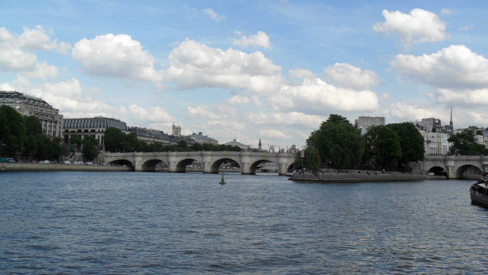 Triatlo olímpico em Paris é adiado devido à contaminação do Rio Sena