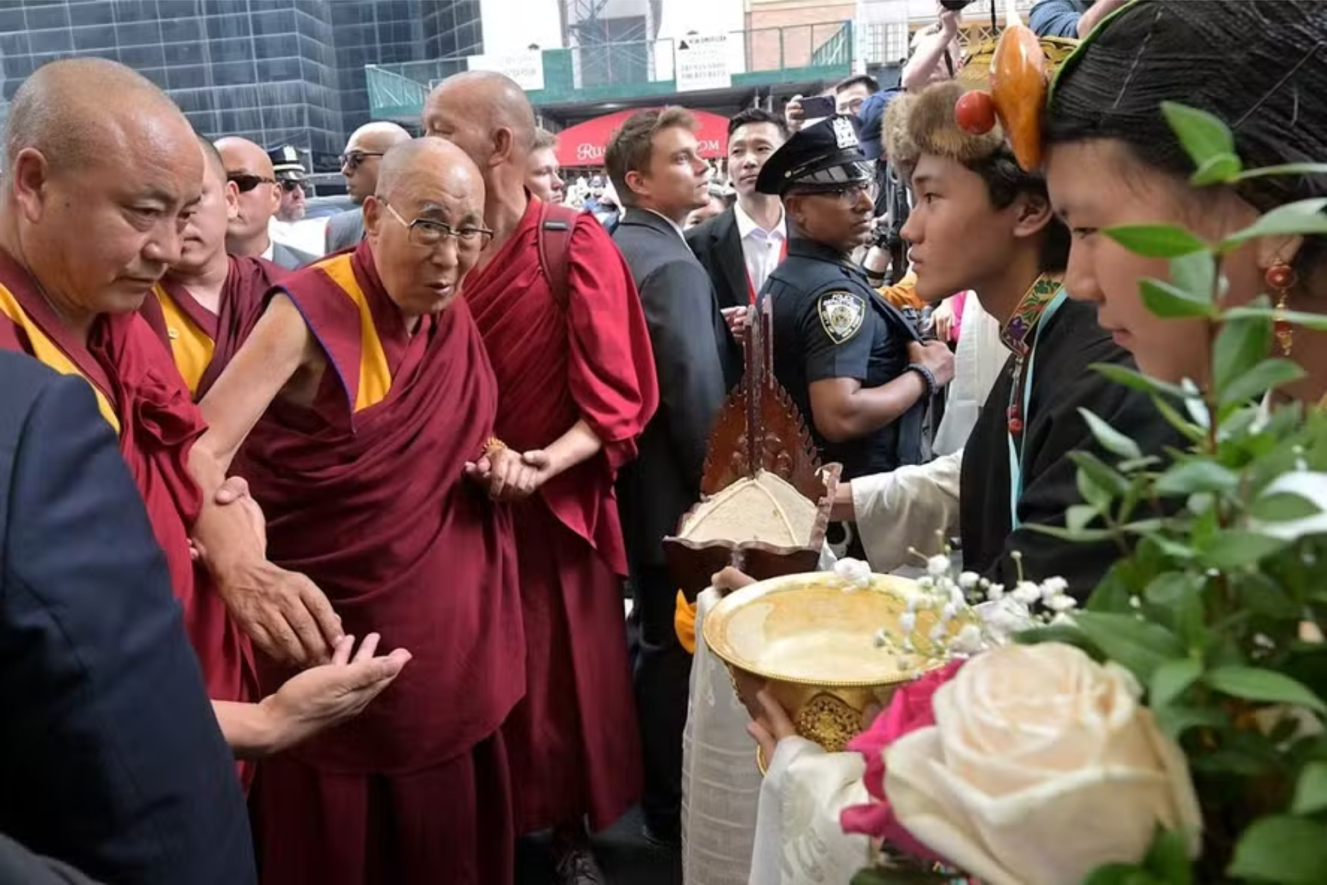 A história do monge budista Dalai Lama que completa 89 anos