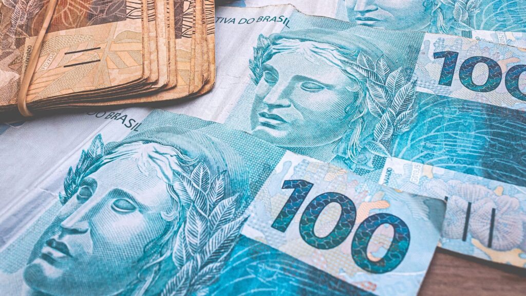 Com demanda interna aquecida, economia cresce 0,3% em maio, diz FGV