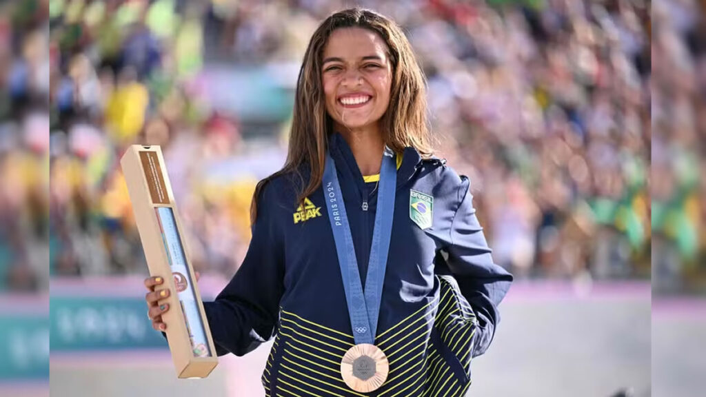 A skatista brasileira, Rayssa Leal conquistou o bronze neste domingo