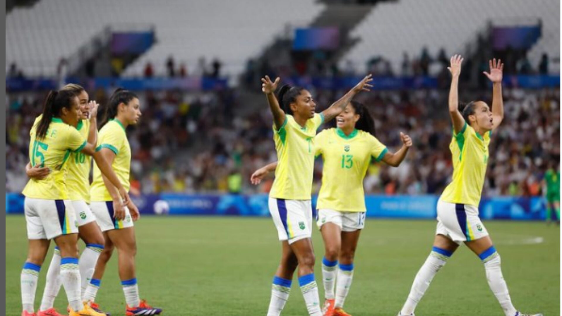 Brasil faz história ao golear Espanha e enfrenta EUA na final do futebol feminino