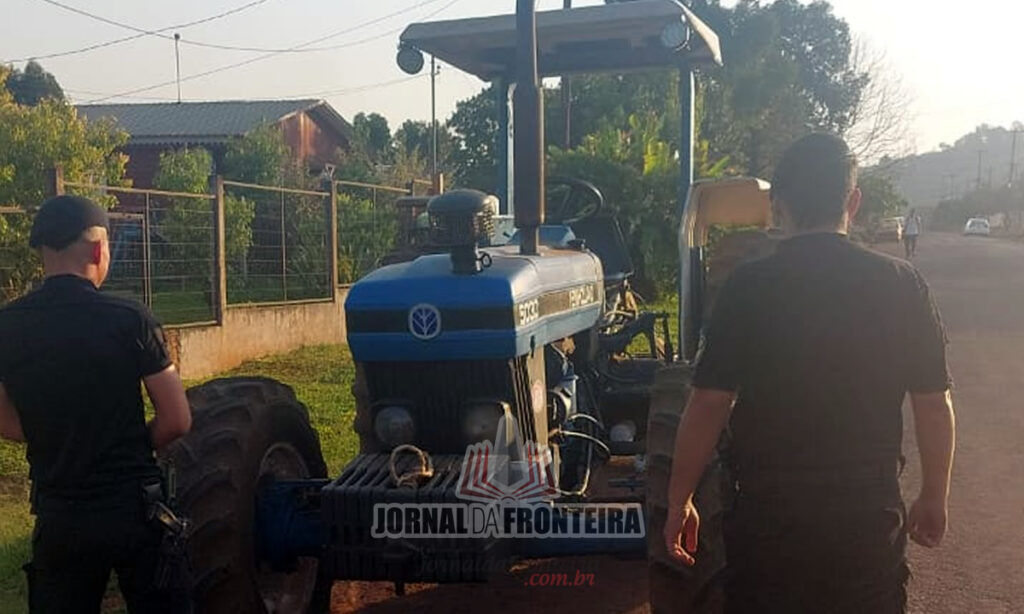 Segundo a polícia o ladrão teria invadido a casa do idoso e lhe ameaçado com um facão. O trator foi localizado pela Polícia Argentina já em San Antonio