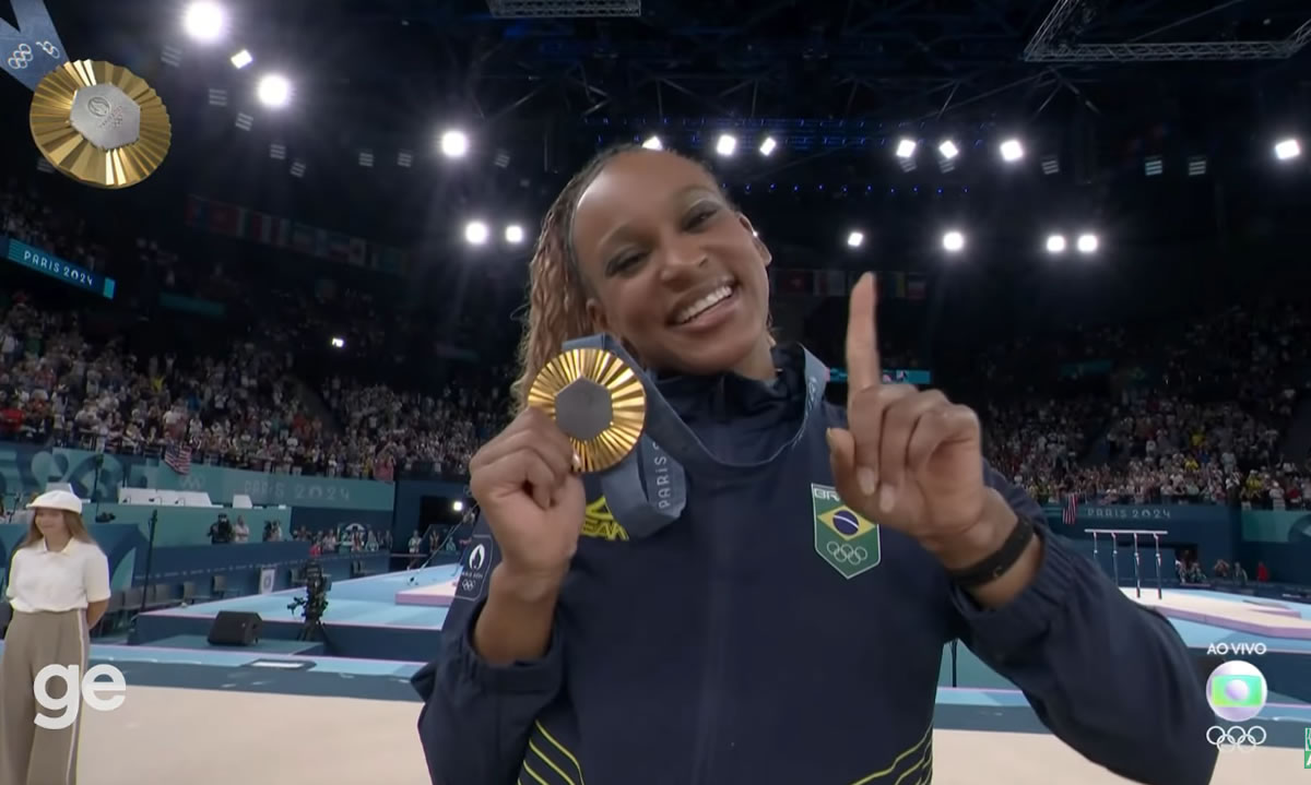 Rebeca é ouro no solo e se torna maior medalhista olímpica do Brasil