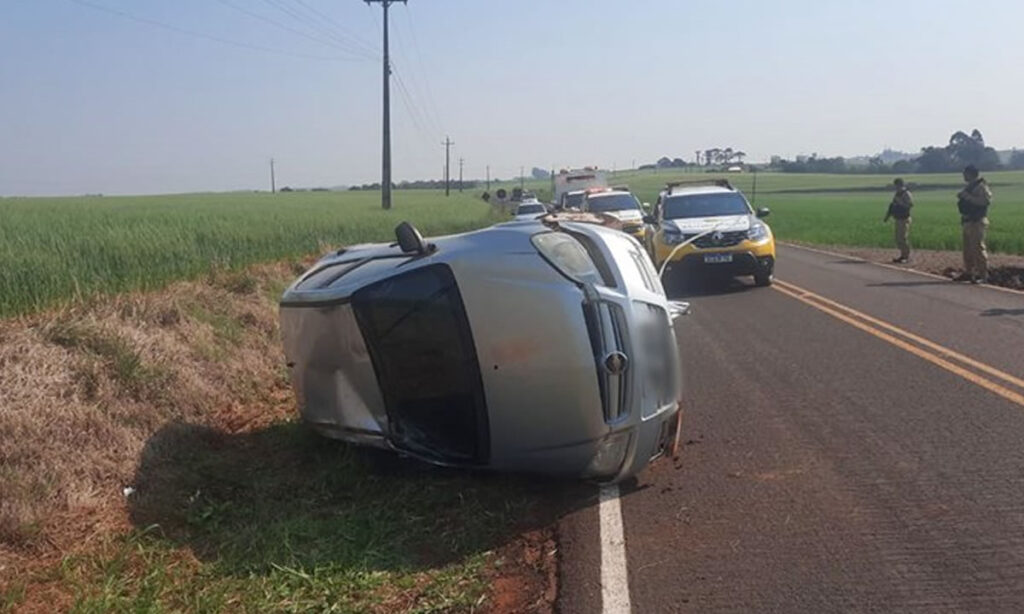 Durante o acidente a jovem foi ejetada do carro e não resistiu