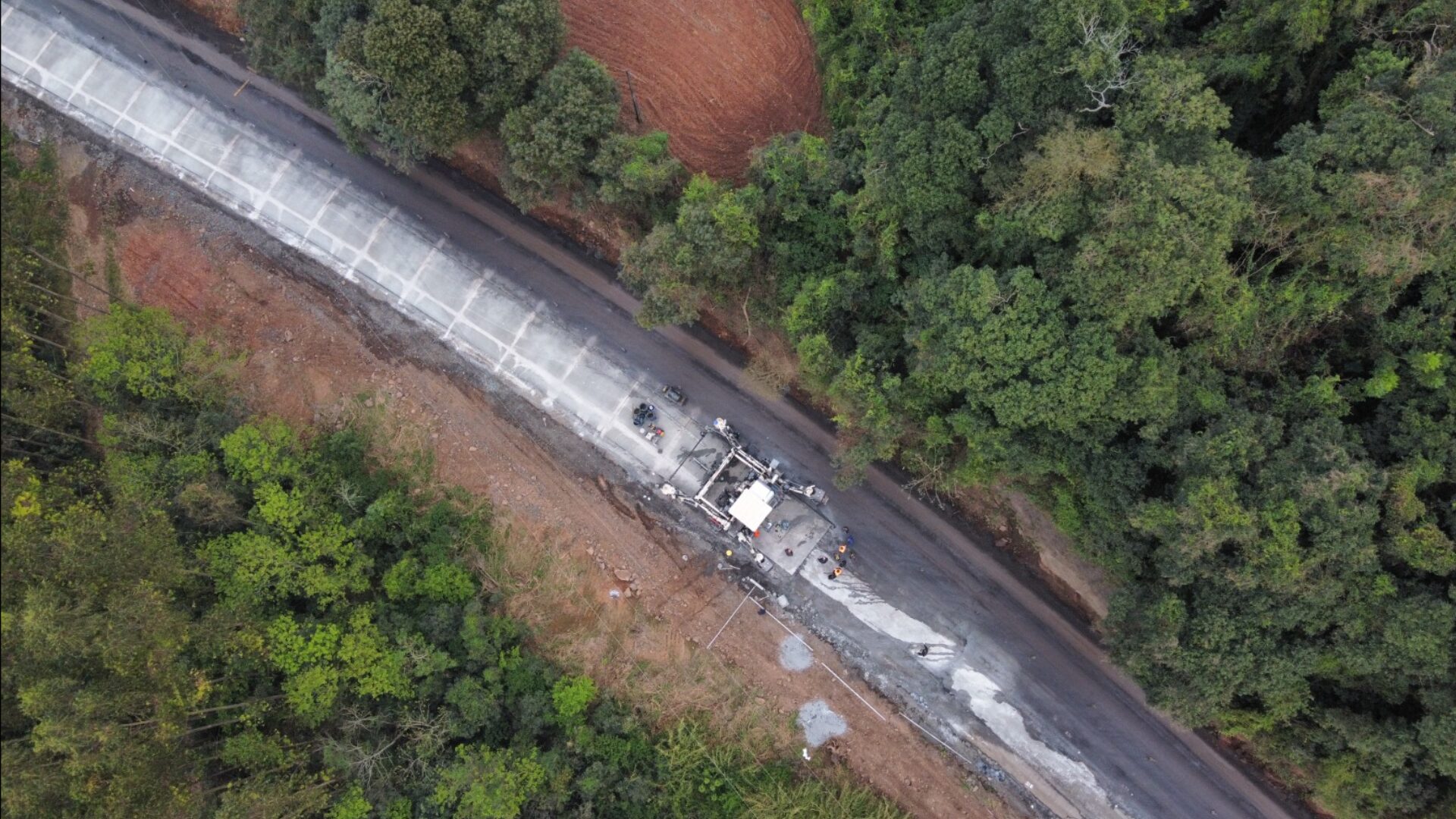 Mauro De Nadal vistoria obras nas rodovias do extremo-oeste