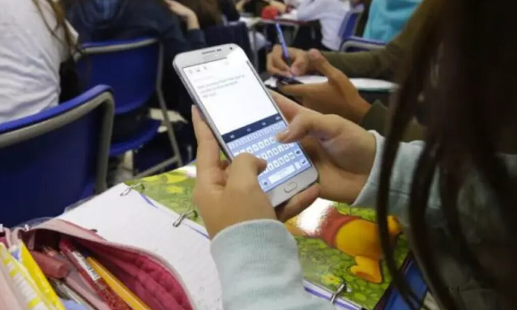 Segundo a pasta, projeto de lei busca garantir maior segurança jurídica aos estados que já possuem leis que proíbem o uso do celular em sala de aula