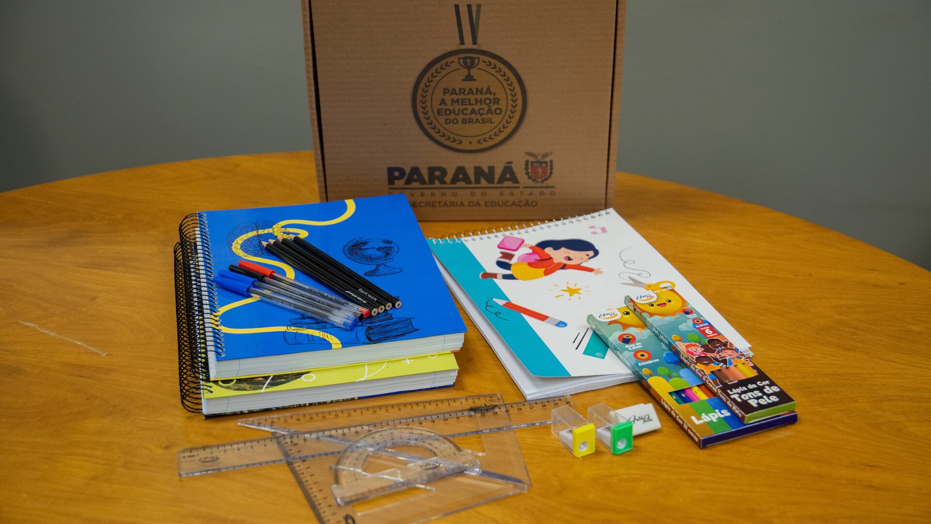 Paraná distribui kits escolares para todos os alunos da rede estadual