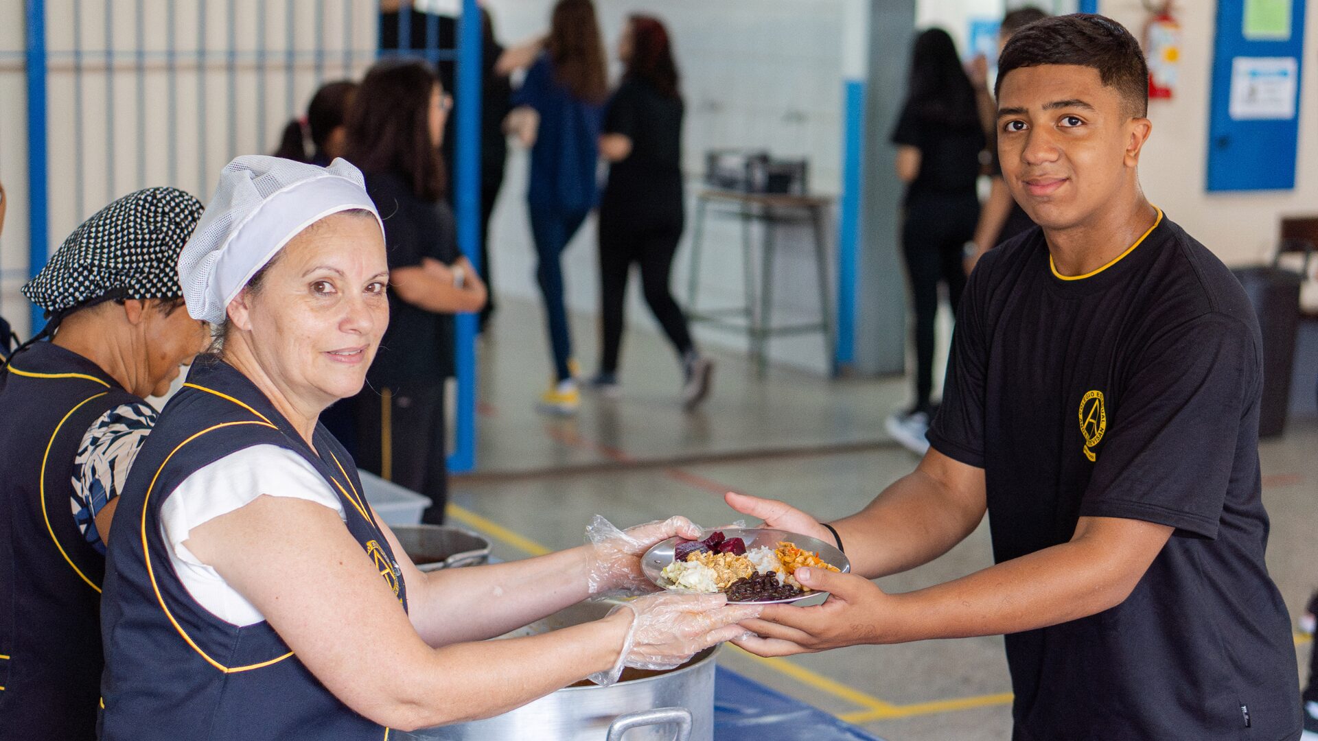 Chef premiada treina merendeiras da rede estadual do Paraná