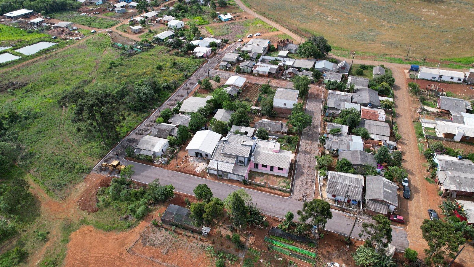 Obras de calçamento são realizadas no bairro Agrícola em Dionísio Cerqueira