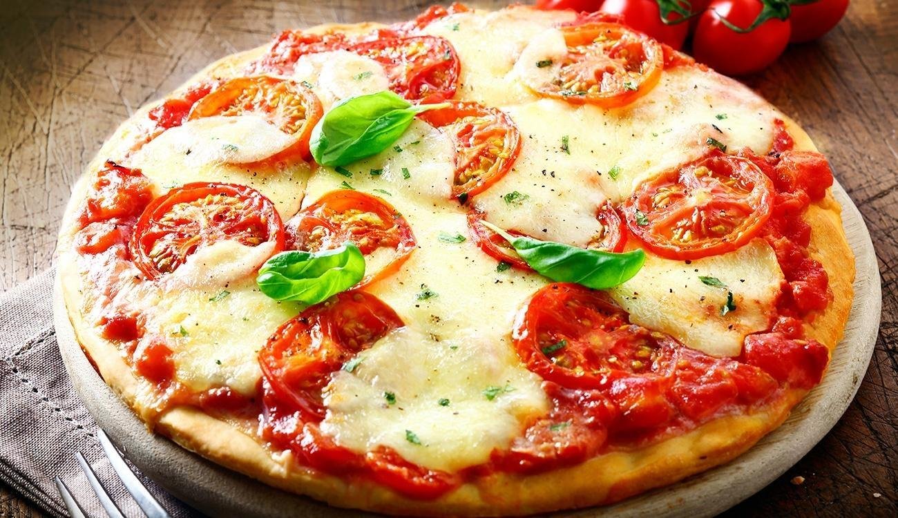 receita de pizza caseira sabor irresistivel em casa.jpg