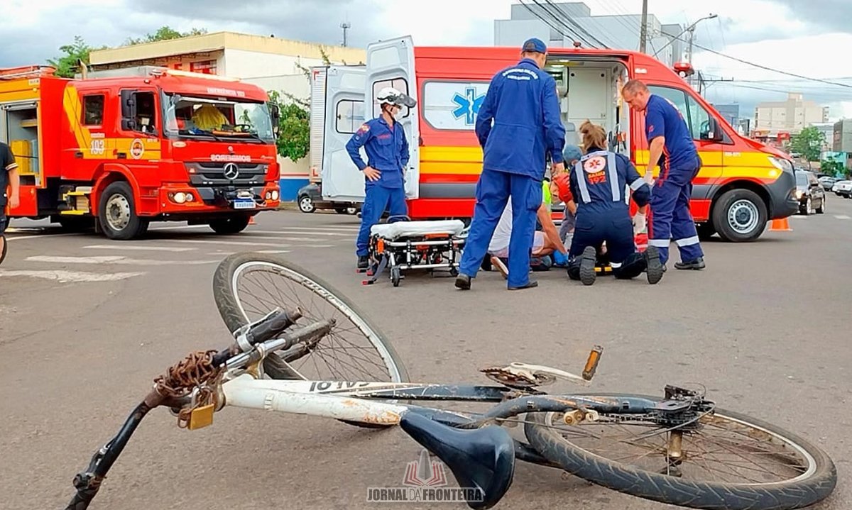 Ciclista argentino fica ferido após ser atropelado no centro de Barracão