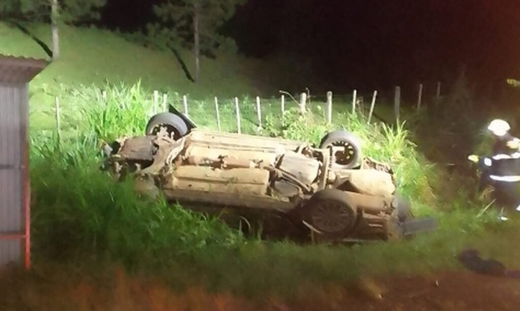 O acidente ocorreu na noite de domingo e envolveu a caminhonete conduzida pelo ex-vereador e um caminhão