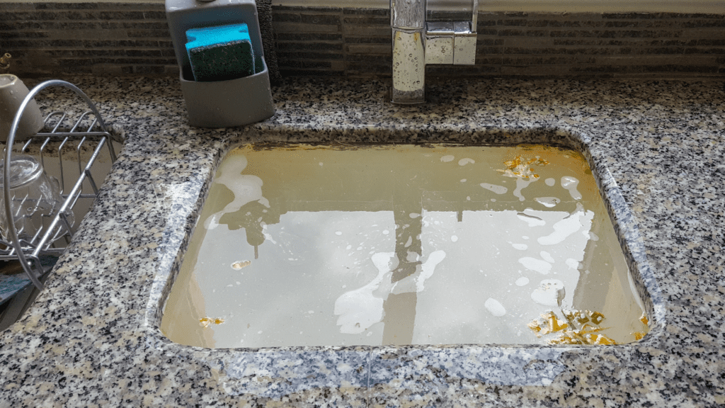 Dicas úteis para desentupir a pia da cozinha