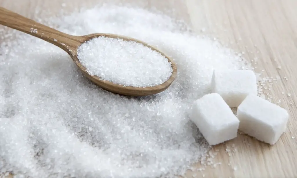 O que acontece com o nosso corpo quando paramos de consumir açúcar? 2 Ao deixar de consumir açúcar o corpo experimenta sensações parecidas a abstinência, contudo a interrupção traz uma série de benefícios a médio e longo prazo