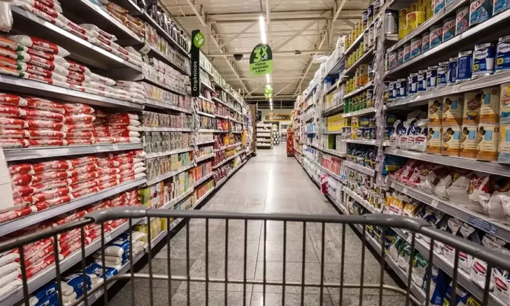 Governo descarta mudar prazo de validade para reduzir preço dos alimentos 2 Ministros se reuniram no Palácio do Planalto para discutir estratégias do governo para tornar o preço dos alimentos mais baratos