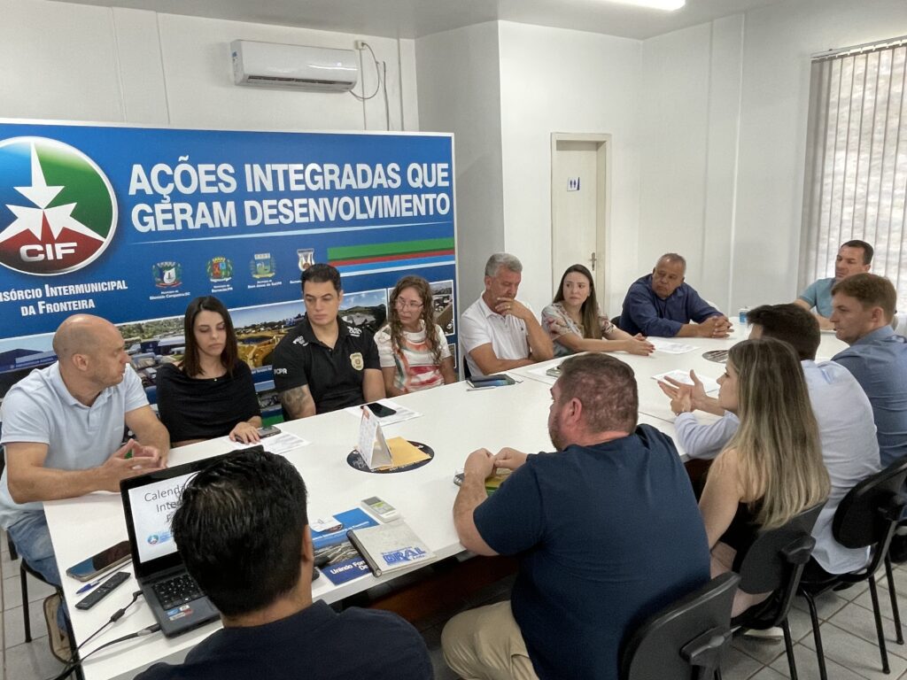 Helio Surdi é o novo presidente do Consórcio Intermunicipal da Fronteira 2 Eleição do presidente do Consórcio Intermunicipal da Fronteira – CIF, acontece todo início de ano. Em 2025 o predidente será Helio Surdi