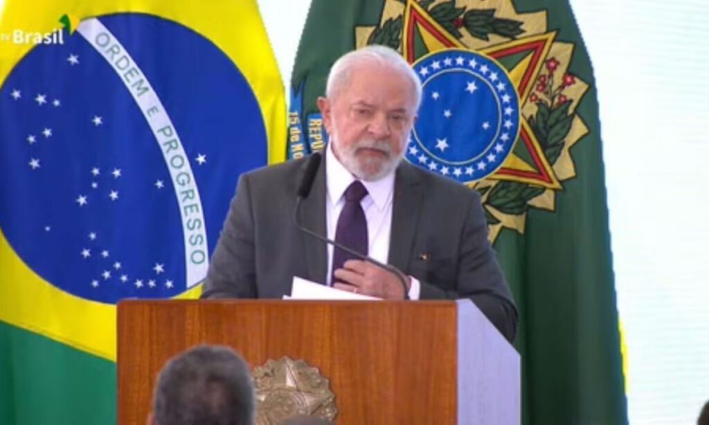 Com inspiração no Mais Médicos, Lula apresenta programa de incentivo a professores 2 Segundo Lula, programa Mais Professores, quer valorizar e qualificar professores bem como terá medidas para incentivar a formação de novos profissionais