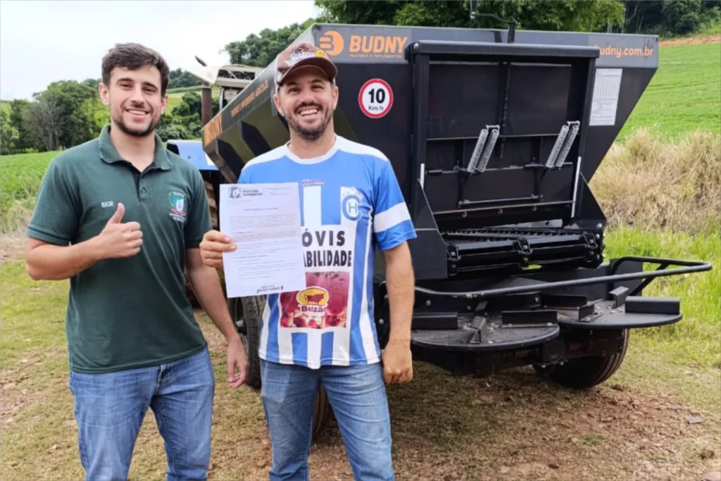 Comunidade de Maria Preta recebe implemento agrícola