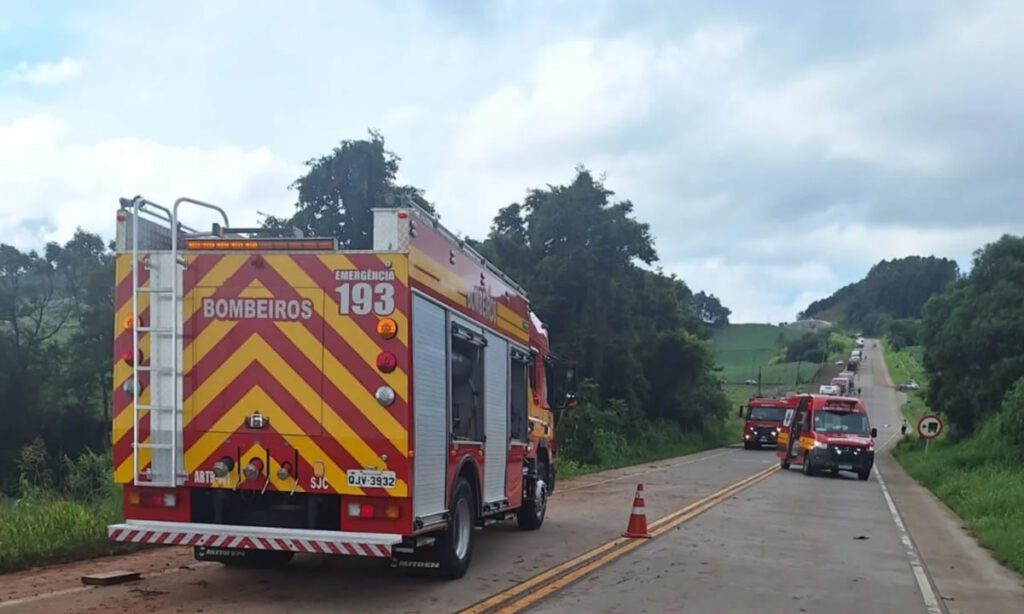 Motorista envolvido em acidente com carreta morre no Hospital Regional em São Miguel do Oeste 3 O acidente ocorreu na tarde de sábado na rodovia BR 163, em Guarujá do Sul. O motorista foi socorrido em estado grave e não resistiu
