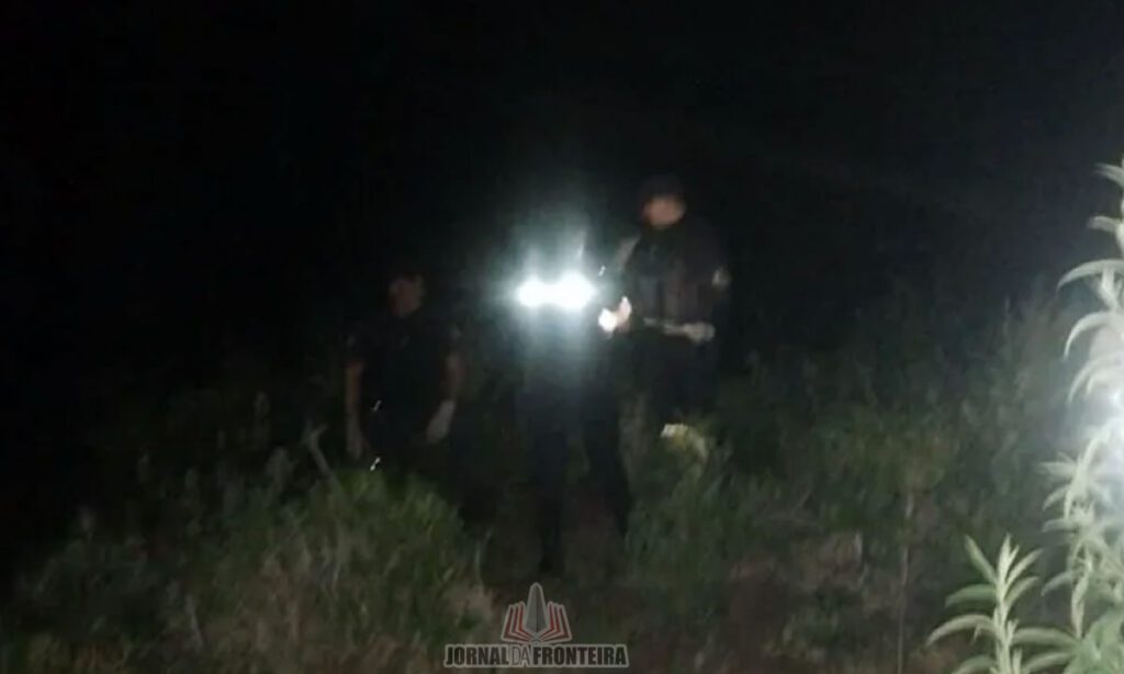 Jovem foi morto a tiros enquanto atravessava propriedade no interior de Bernardo de Irigoyen 16 Segundo a denúncia, o jovem e o pai retornavam para a casa e para encurtar o caminho atravessaram pela propriedade