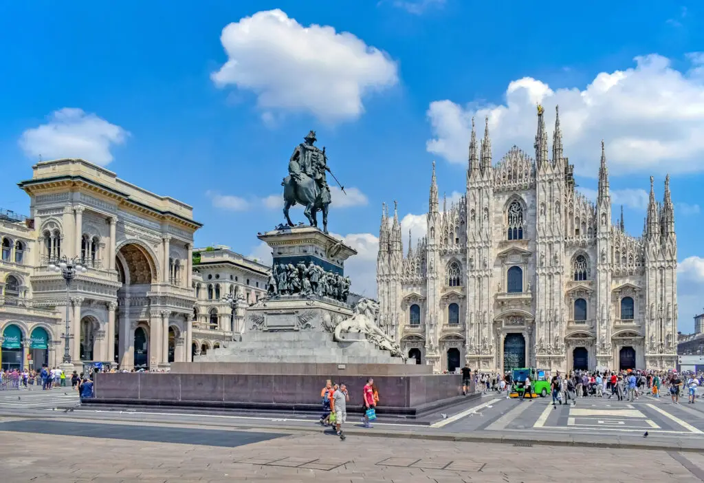 As 5 igrejas mais extraordinárias do mundo: arquitetura, história e fé reunidas 3 Catedral de Milao Italia