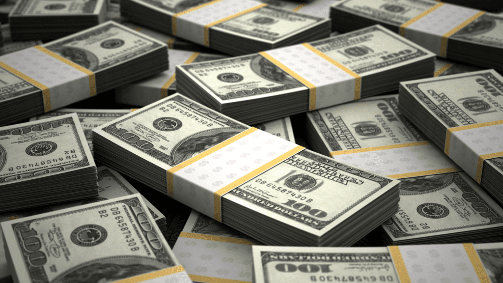 Dólar volta a subir, mas segue abaixo de R$ 5,80